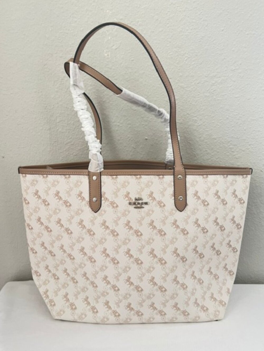 COACH Reversible City Tote Horse Carriage Print CREAM-BEIGE